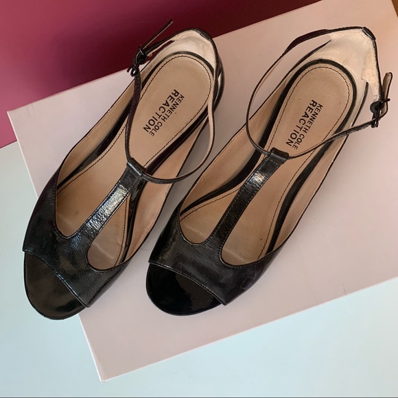 Kenneth Cole Reaction Black Patent Sandals - Picture 3 of 7